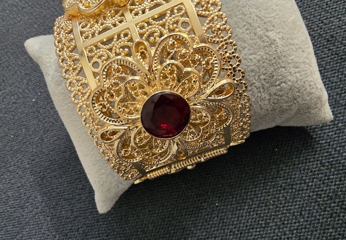 Bracelet manchette oriental motif filigrane pierre rouge et verte soiree mariage - photo numéro 3
