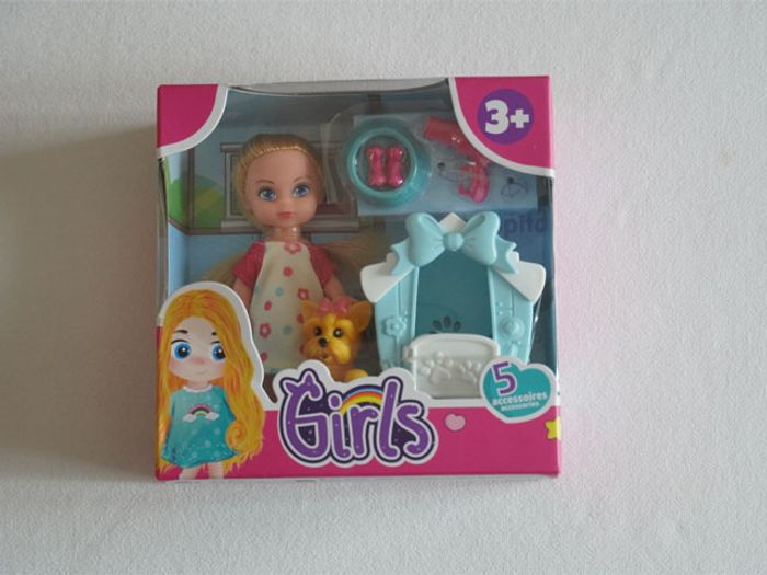 Coffret neuf : Mini poupée + 5 accessoires pour enfants (3ans+)