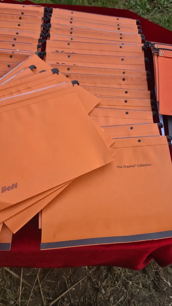 lot de 62 dossiers suspendu - photo numéro 5