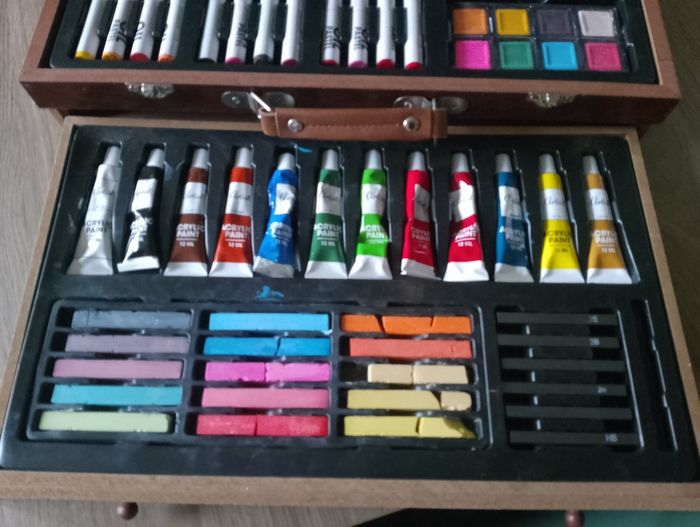 Malette de crayons et peintures pour le dessin - photo numéro 4