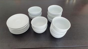 10 tasses et 6 sous tasses