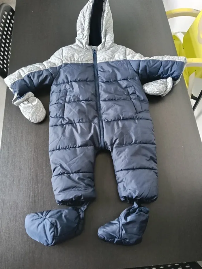 Combinaison pilote 6**9 mois avec pied et main