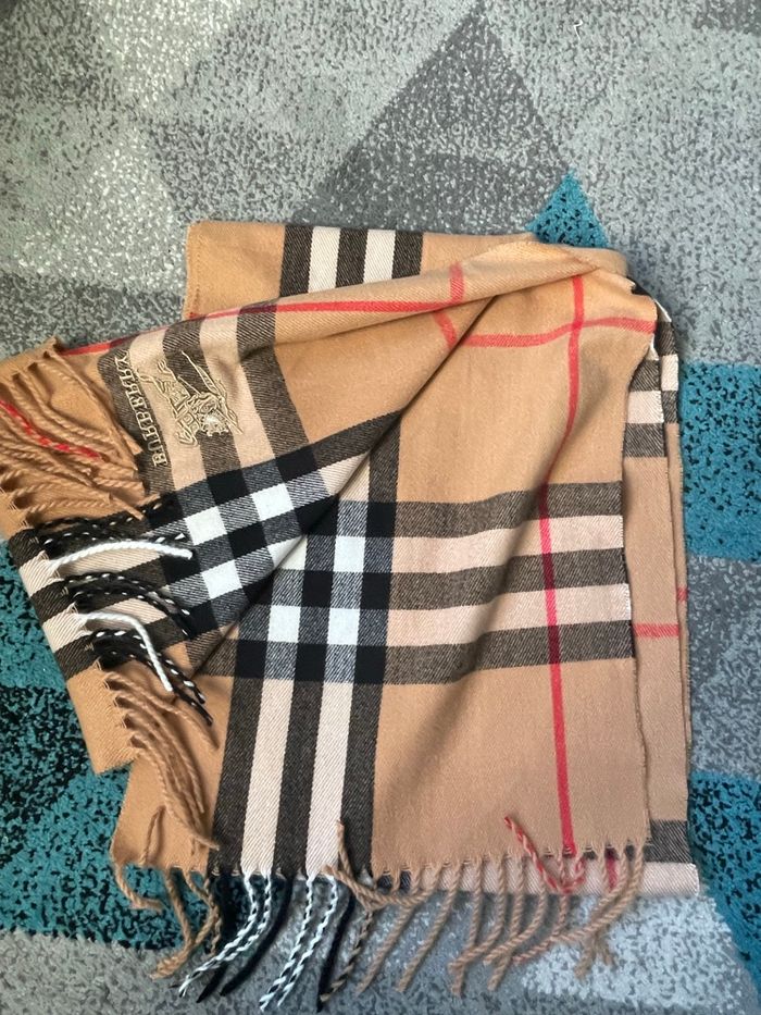 Écharpe Burberry - photo numéro 2