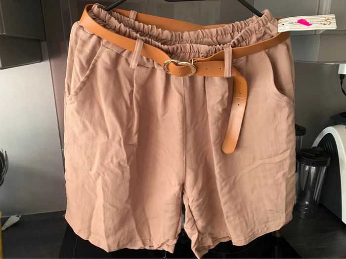 Short avec ceinture