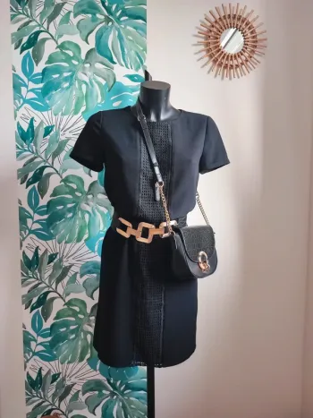 Robe droite avec broderies taille 36