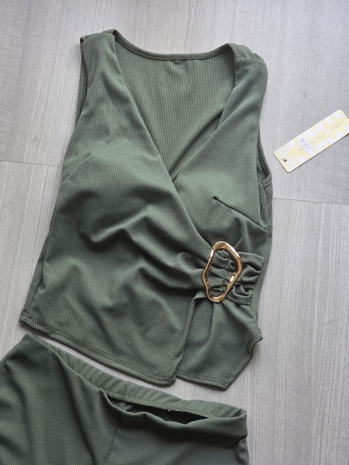 Tres beau Ensemble vert - photo numéro 4