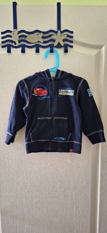 Veste logo cars taille 4 ans