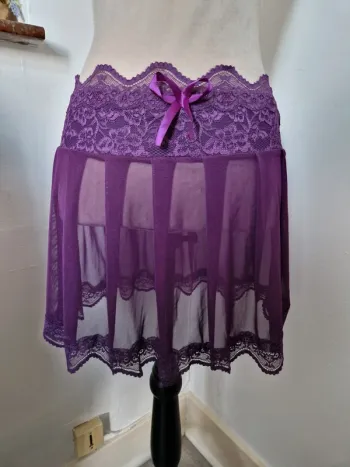 Jupe sexy en dentelle violette