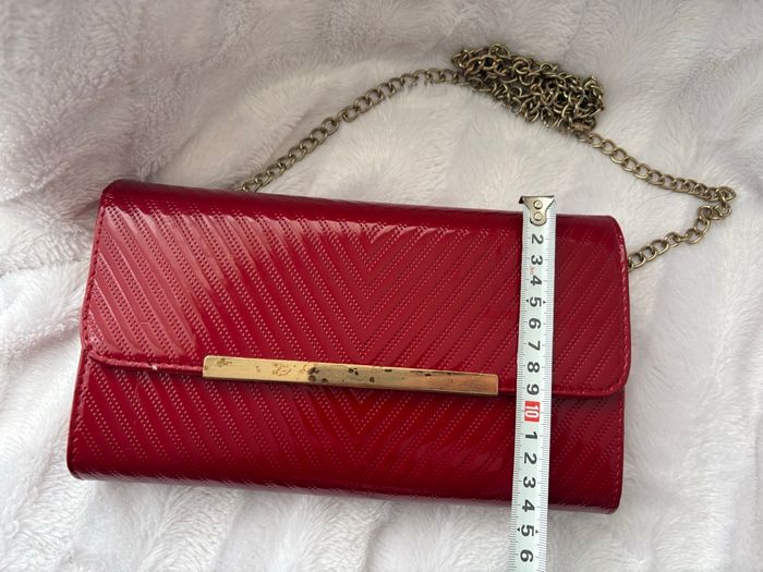 Pochette avec chaîne dorée - photo numéro 6