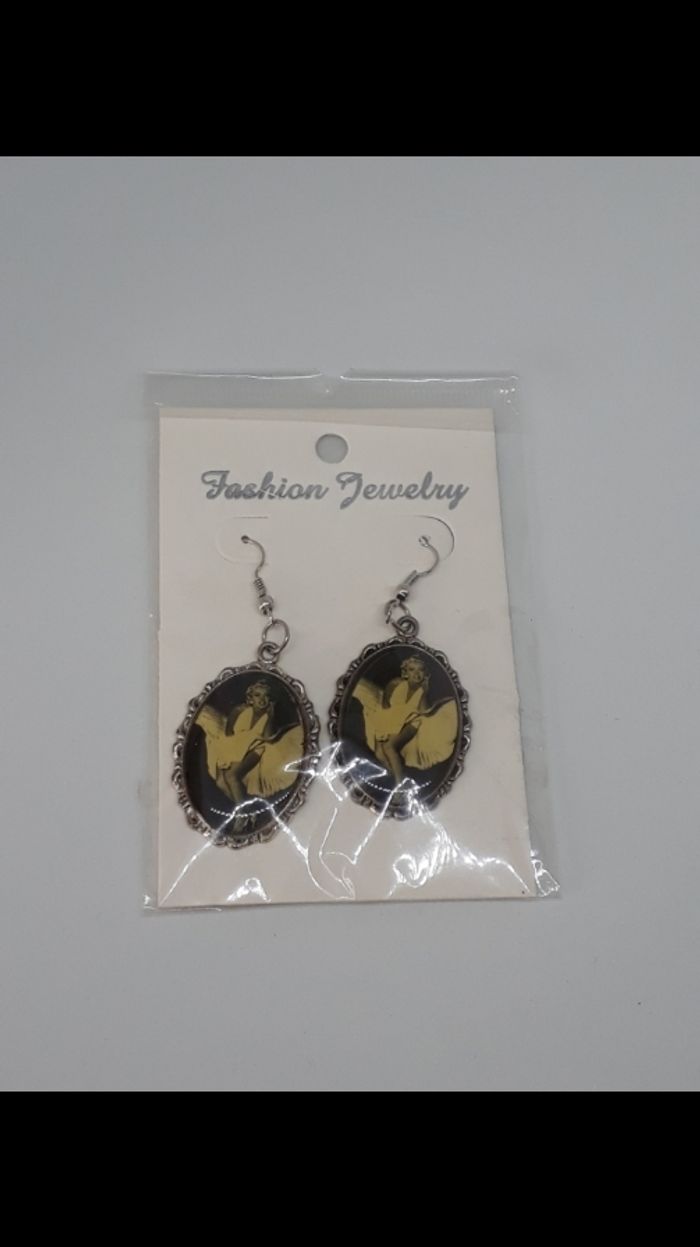 Boucles d'oreilles Marilyn Monroe - photo numéro 4