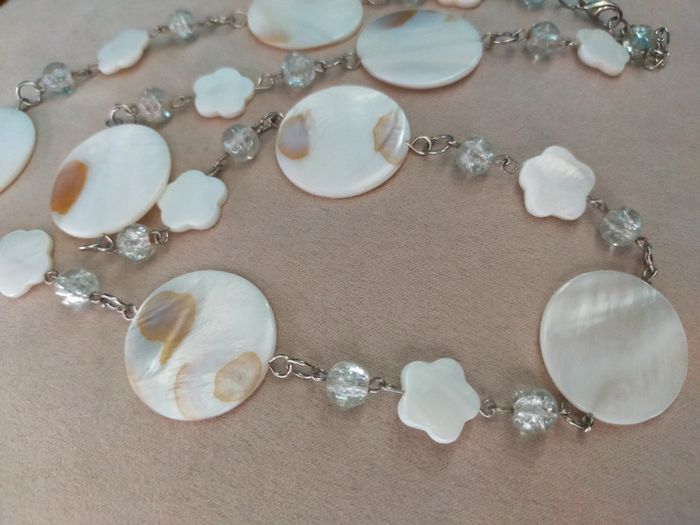 Collier en nacre blanche et perles – Collection Reflets de Lavande - photo numéro 4