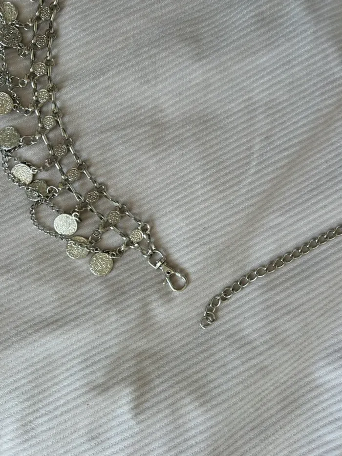 Ceinture chaîne argentée style bohème à pièces - photo numéro 3