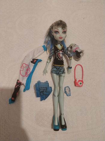 Poupée Frankie Stein G1 Ghoul Spirit Mattel Monster High et accessoires