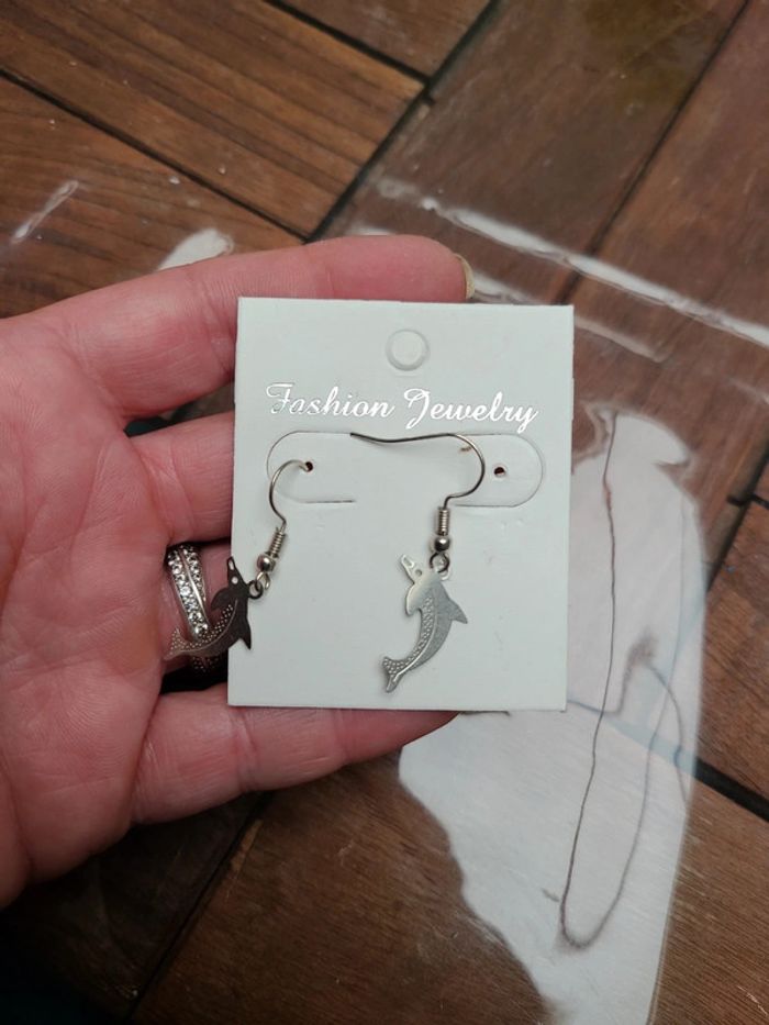 Boucles d'oreilles dauphin 🐬 - photo numéro 2