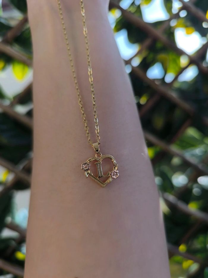 Collier lettre L , acier inoxydable, neuf doré , idée cadeau