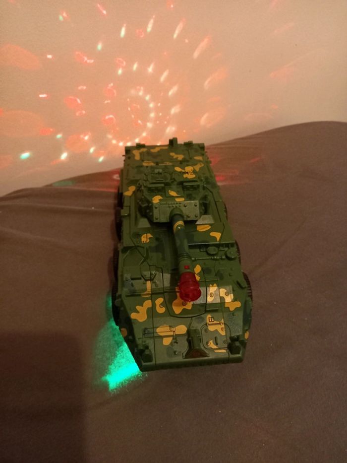 Char robot blindé lumineux sonore - photo numéro 7
