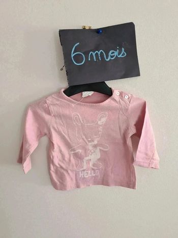 Pull manche longue taille 6 mois marque kiabi couleur vieuX rose imprimé lapin .