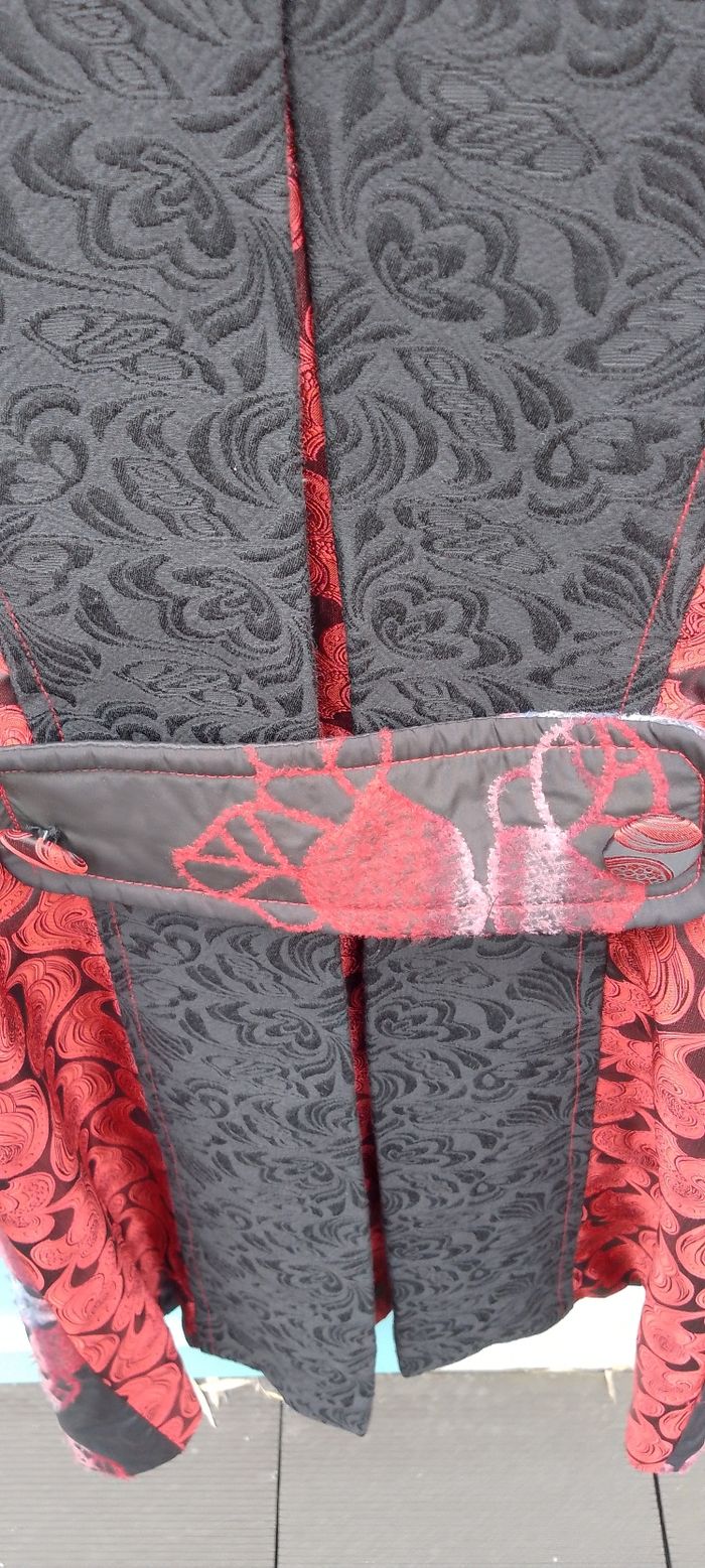 Joli manteau Dy design. ( Style Desigual) Taille S. Boutonnage devant. Martingale au dos. - photo numéro 6