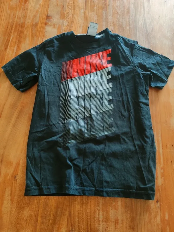 Tee-shirt Nike taille 10-12 ans