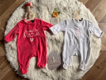 🌸 Lot de 2 Dors-bien / Pyjamas Velours - Kiabi (1 mois)