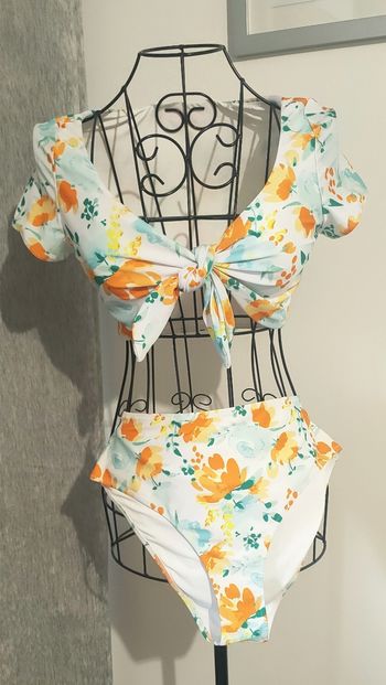 Maillot de bain fleuri 2 pièces taille haute