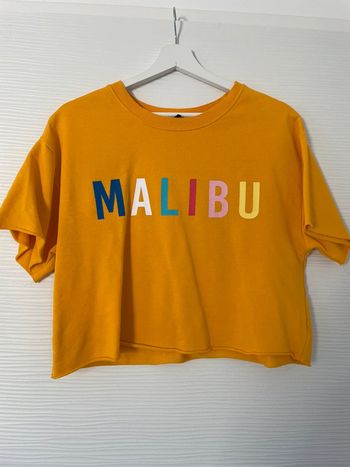 Haut t-shirt jaune moutarde crop-top écriture col rond manches courtes