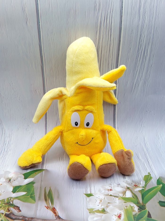 Peluche doudou banane jaune pattes marron Goodness Gang TCC Global 35 cm