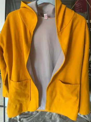 Gilet capuche jaune moutarde