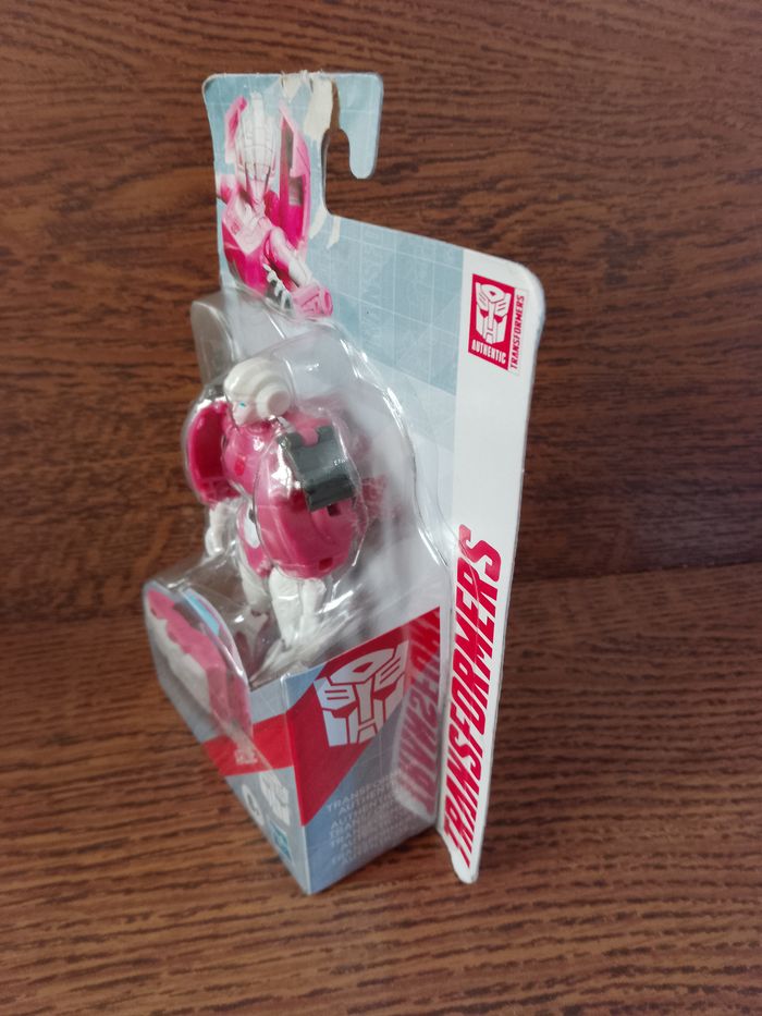 figurine neuve transformers arcee hasbro sous blister - photo numéro 6