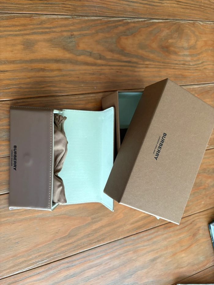 Lunettes soleil Burberry - photo numéro 6