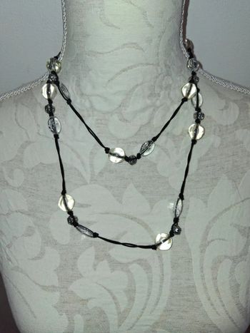 Collier noir et perles transparentes vintage