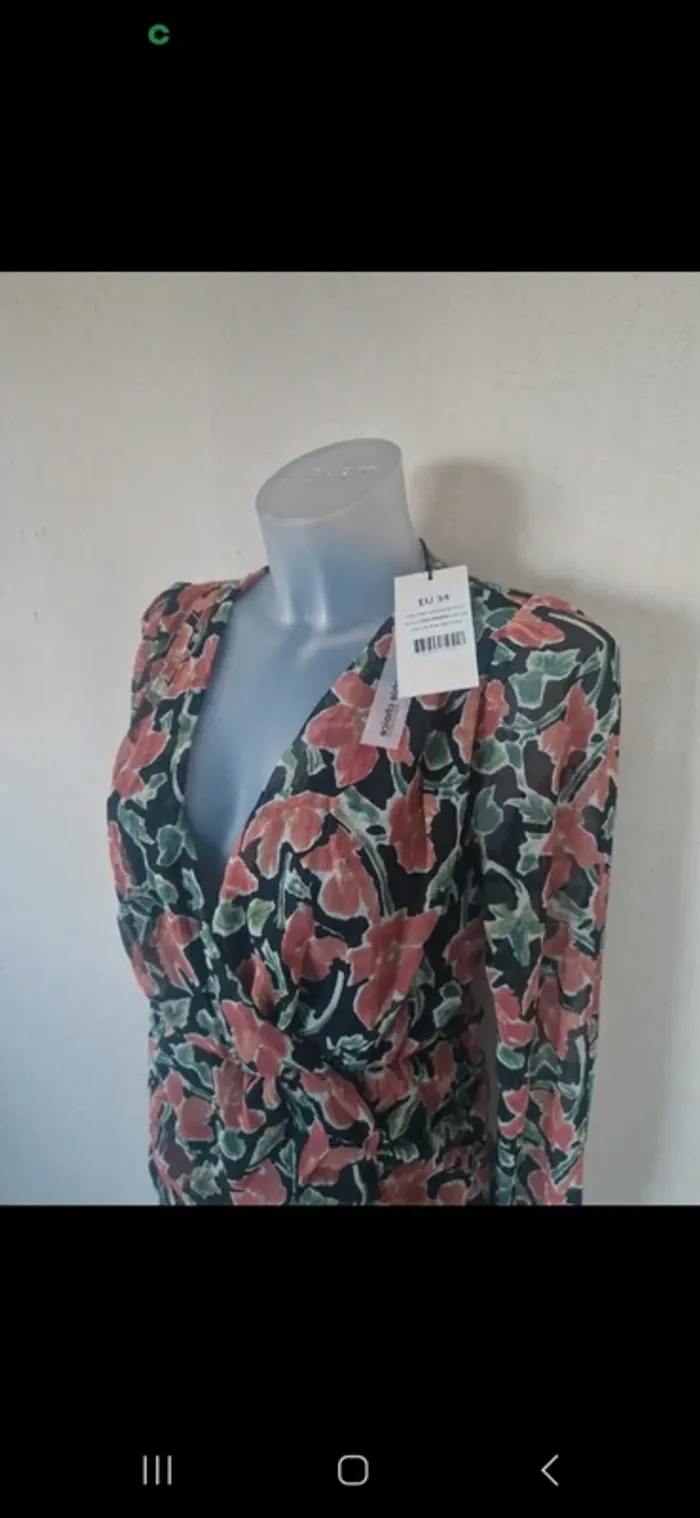 Robe fleurie na kd neuve avec étiquette taille 34 - photo numéro 2