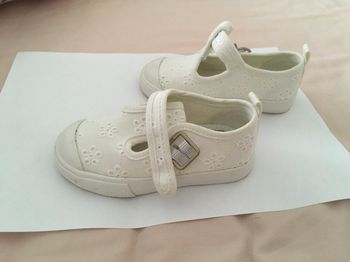 Chaussures blanche dentelle taille 23