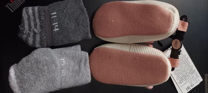 Lot chaussures 3/6 mois et chaussettes - photo numéro 2