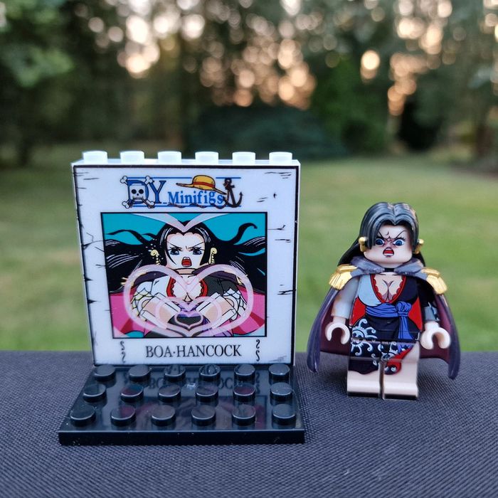 Minifigure Manga One Piece n1 Boa Hancock avec son support n1.3 - photo numéro 2