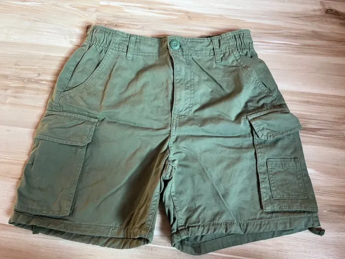 short cargo kaki bershka