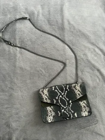 Sac à bandoulière vintage effet python – Chaîne métal – Milano Style