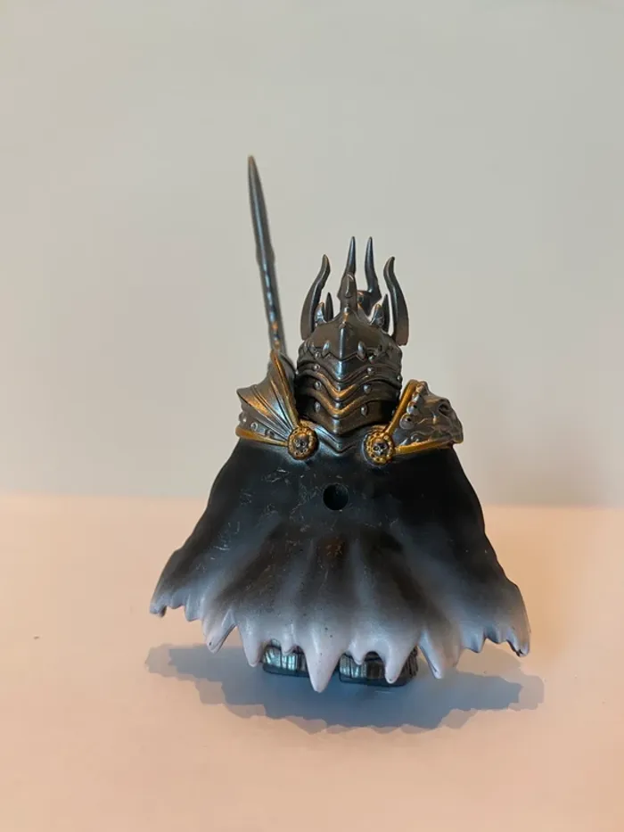 Figurine type lego le Roi Liche. world of Warcraft - photo numéro 3