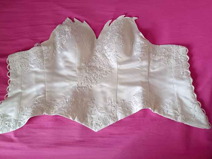 Robe de mariée en tulle et bustier papillon, pièce unique - photo numéro 8