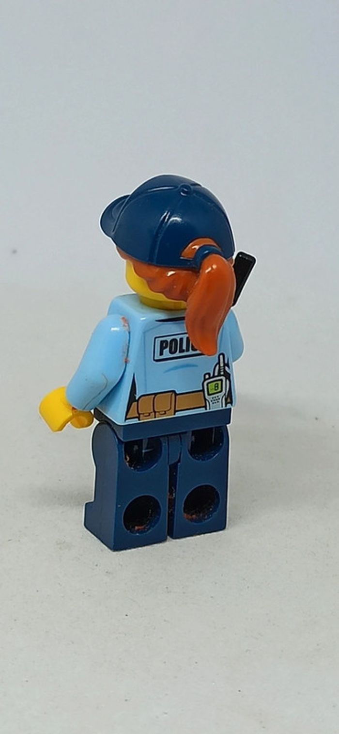Femme policière avec arme noire lego - photo numéro 3