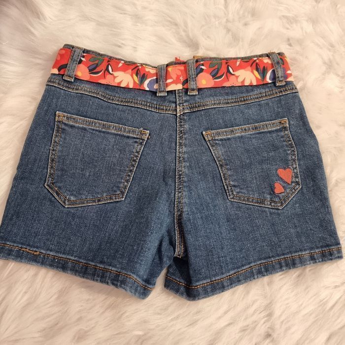 NEUFS (non portés) 🤩😍🏷🏷ensemble teeshirt et short en jeans 8 ans fille🌺⚘️(prix ferme) - photo numéro 4