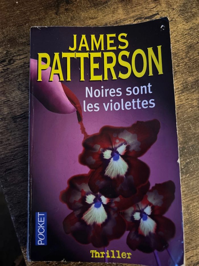 Noires sont les violettes