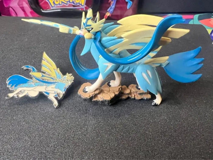 Figurine Pins Zacian shiny Coffret Zenith Suprême - photo numéro 5