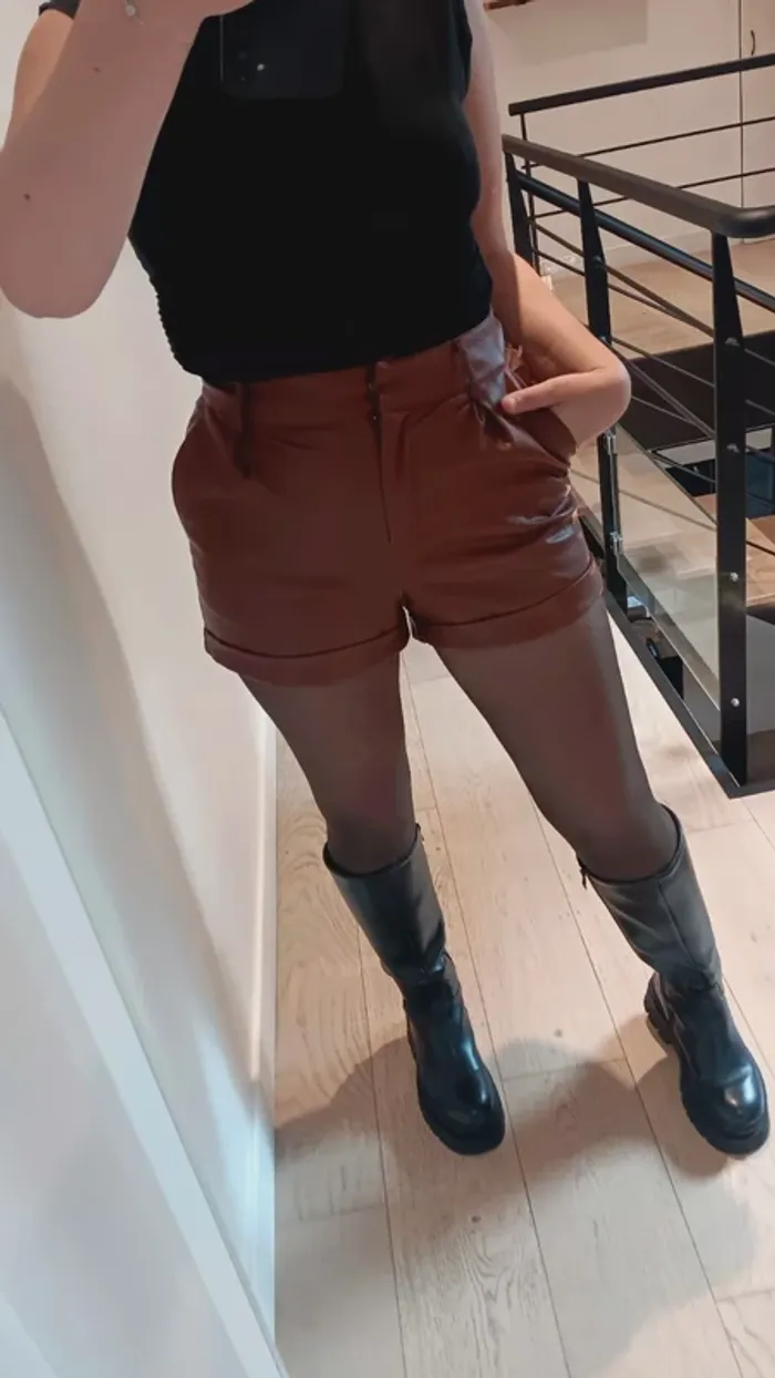 Short marron - photo numéro 3