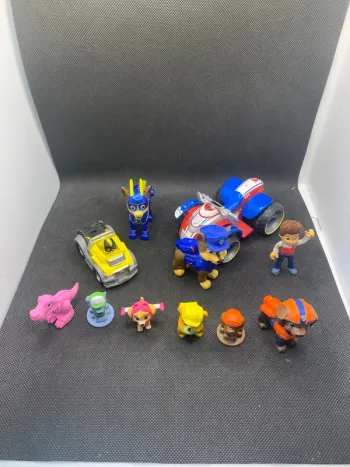 Lot figurines paw patrol