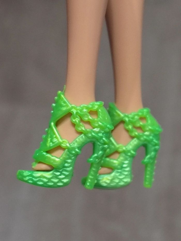 1 paire de chaussure à talons verts compatible barbie - photo numéro 3