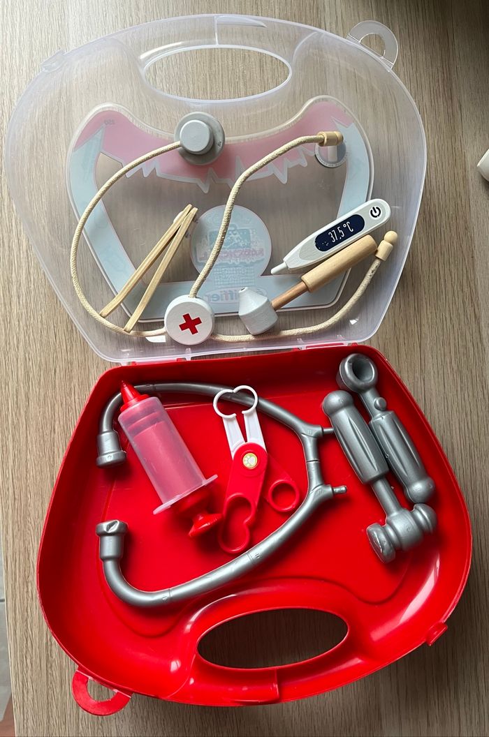 Malette médicale docteur Ecoiffier accessoires en plastique et bois - photo numéro 2