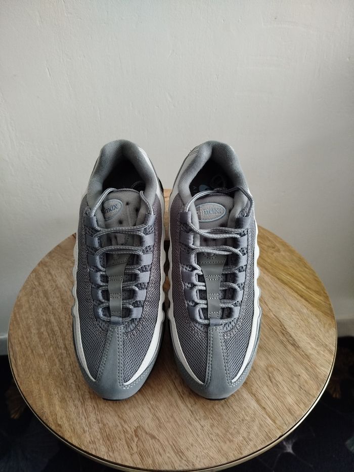 Baskets Nike T 37,5 - photo numéro 2