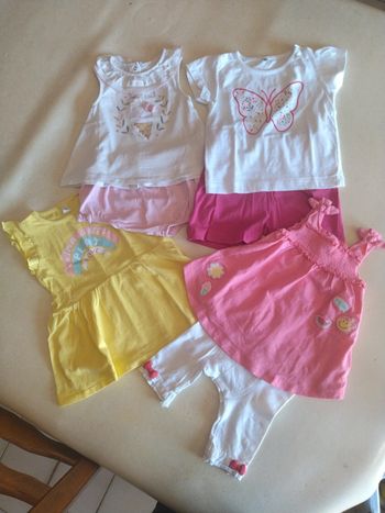 4 ensembles bébé fille de 9 mois.