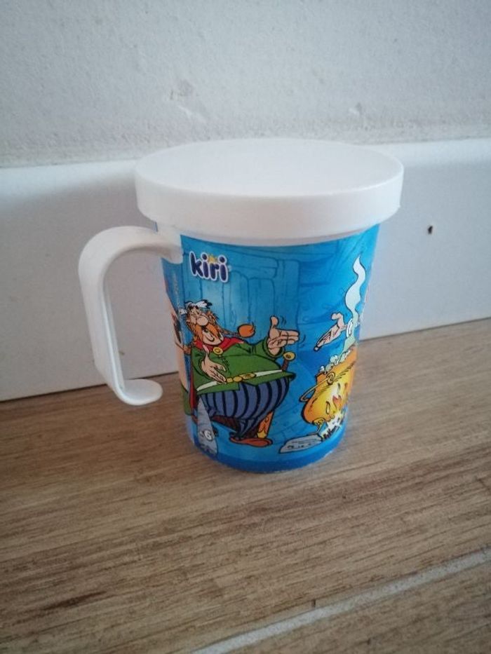 Tasse collector Kiri Astérix en très bon état